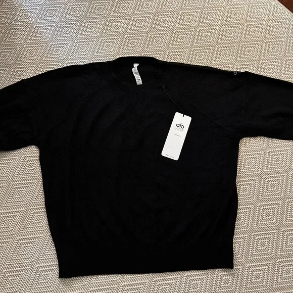 (NWT) ALO | Cashmere Jet Set Crew Sweater in Black, Size M - Picture 5 of 8